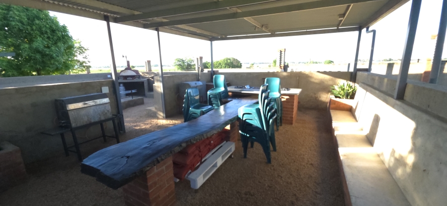 5 Bedroom Property for Sale in Grimbeeck Park North West